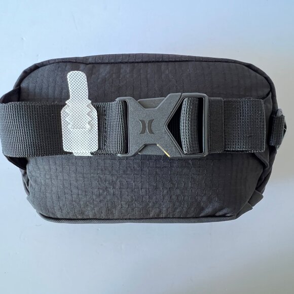 Hurley Fanny Pack Crossbody Belt or Waist Bag, New with Tags - Picture 4 of 15